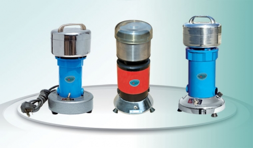 高速萬(wàn)能粉碎機(jī)FW100